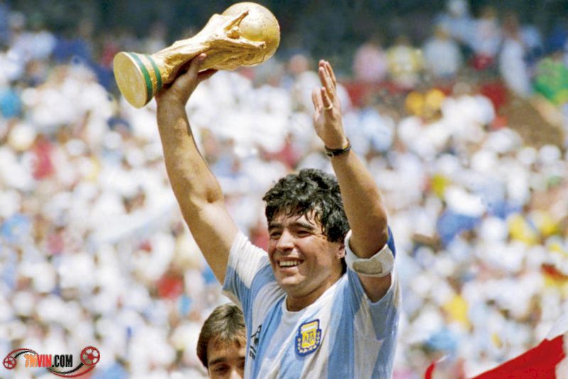 Diego Maradona - một cầu thủ bóng đá giỏi nhất trong lịch sử từ trước đến nay
