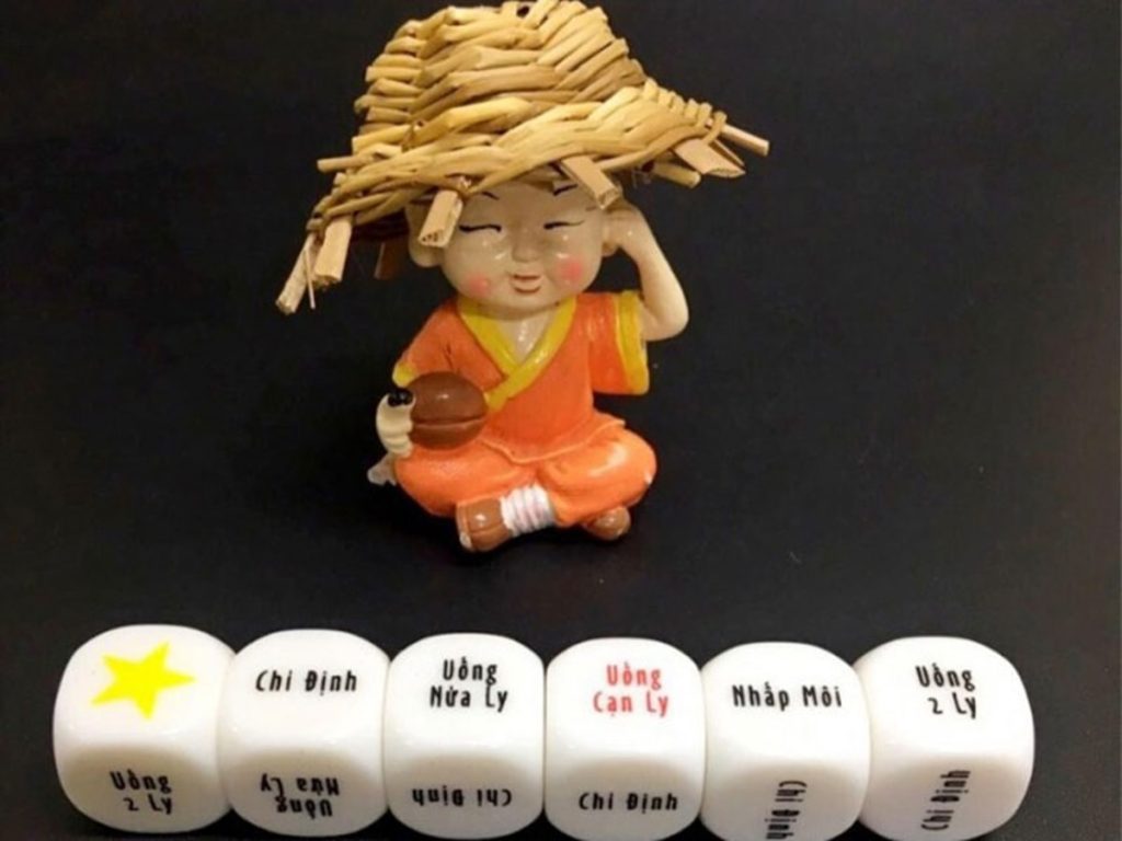 Cách chơi Xí ngầu uống rượu hấp dẫn hiện nay