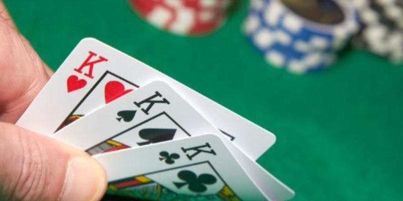 Các ưu điểm khi chơi bài cào tố tại 8kbet